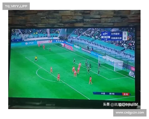 红牌背后的深意与争议:足球场上的严格判罚与公平公正的平衡之道 红牌背后的深意与争议:足球场上的严格判罚与公平公正的平衡之道